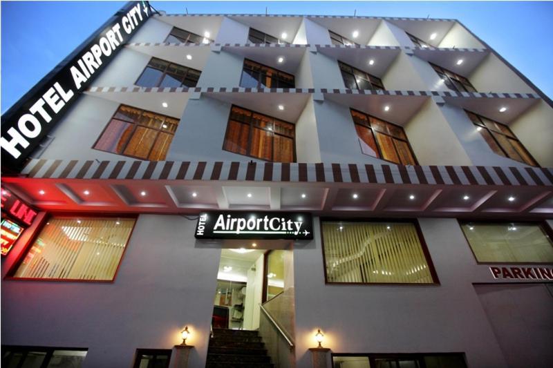 Hotel Airport City Near Delhi International Airport 新德里 外观 照片